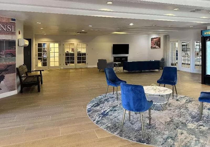 בית מלון כפרי Clarion Pointe Winslow I 40