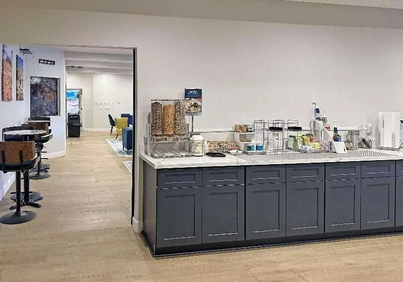 בית מלון כפרי Clarion Pointe Winslow I 40