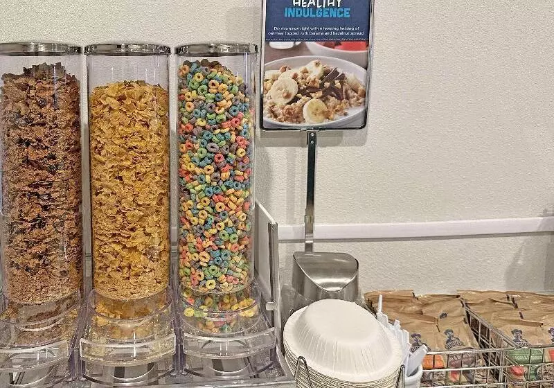 בית מלון כפרי Clarion Pointe Winslow I 40