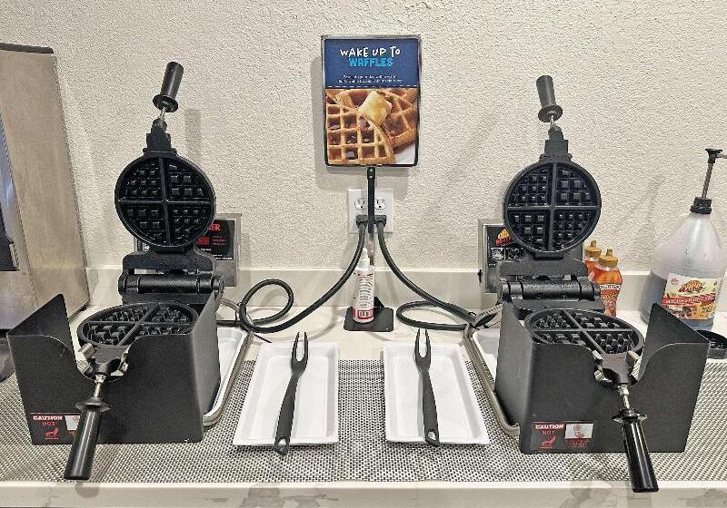 בית מלון כפרי Clarion Pointe Winslow I 40