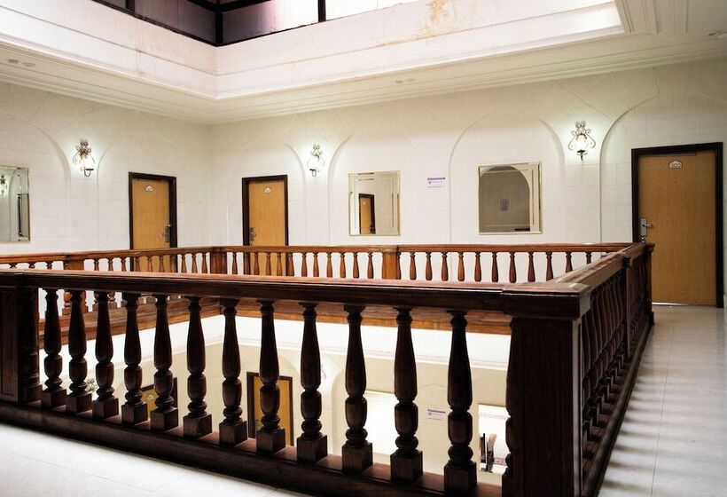 בית מלון כפרי Colonial