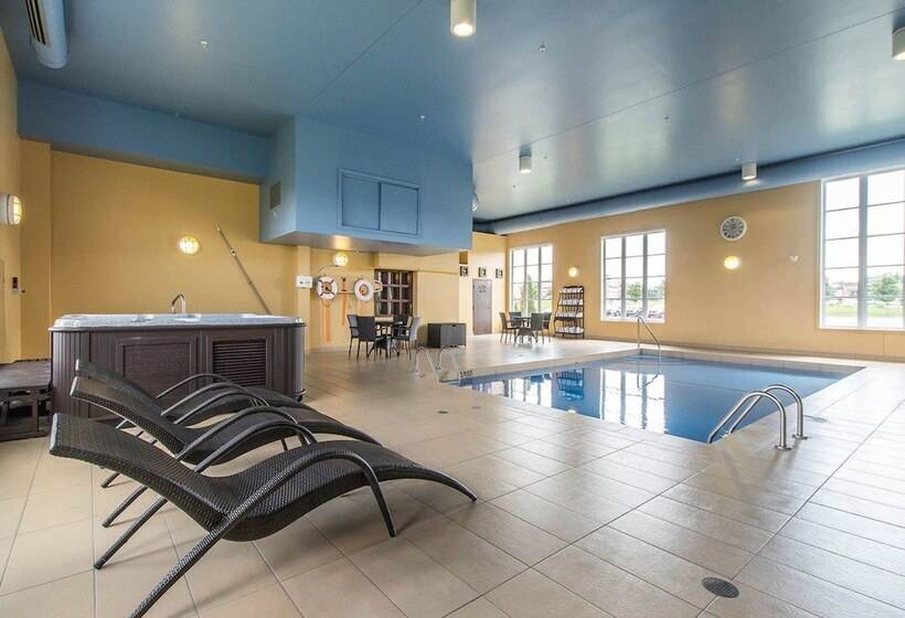 ホテル Comfort Inn & Suites