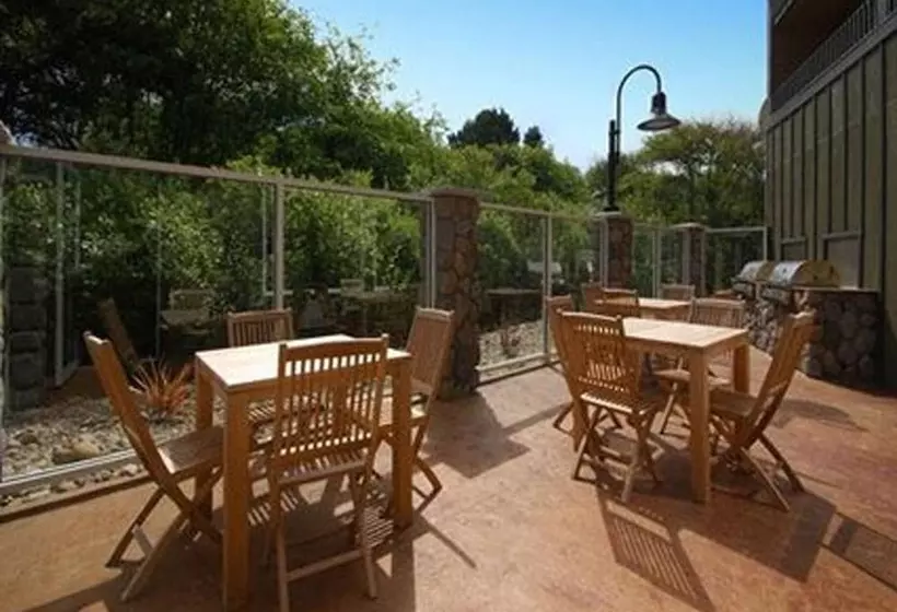 בית מלון כפרי Comfort Inn & Suites