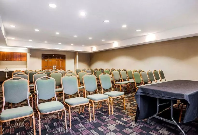 호텔 Comfort Suites Independence  Kansas City