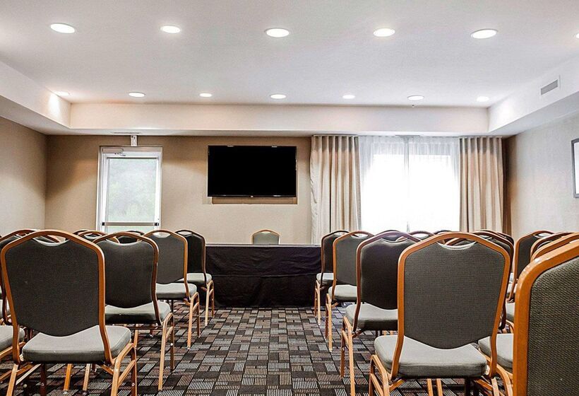 Отель Comfort Suites Independence  Kansas City