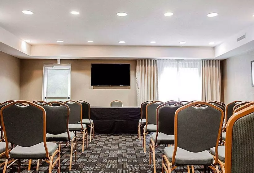 호텔 Comfort Suites Independence  Kansas City