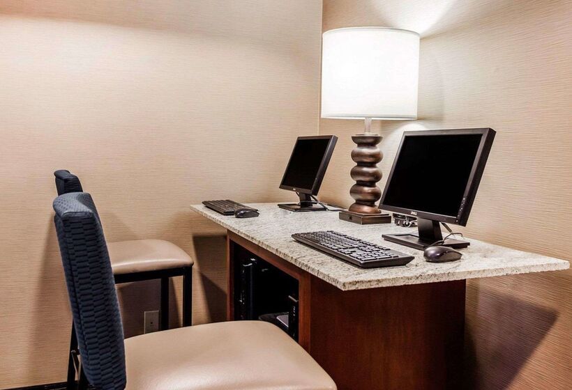 Отель Comfort Suites Independence  Kansas City