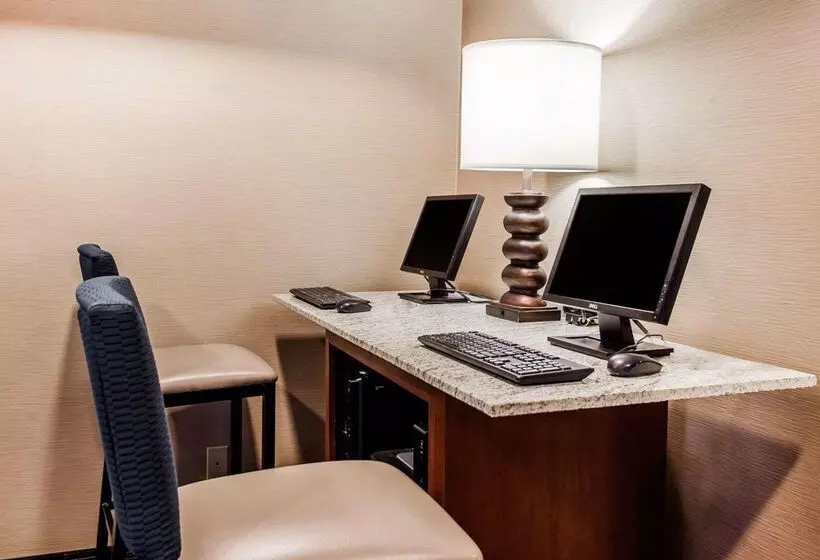 호텔 Comfort Suites Independence  Kansas City