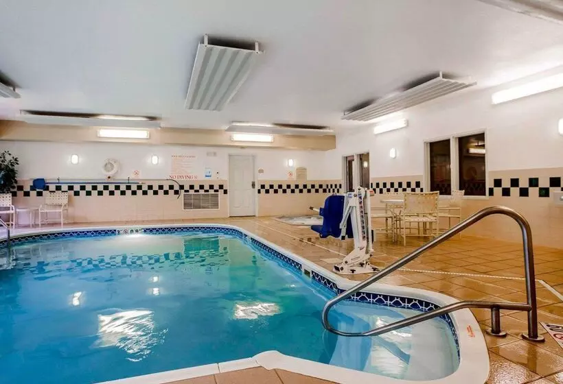 호텔 Comfort Suites Independence  Kansas City