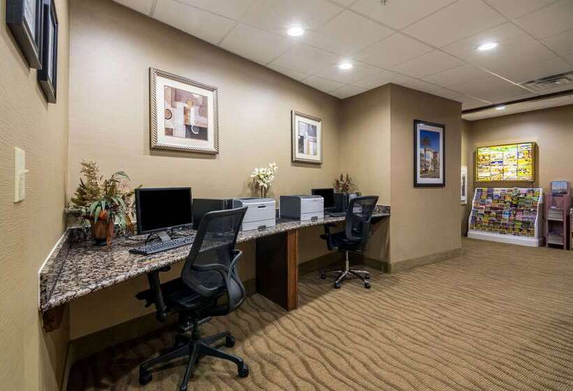 فندق Comfort Suites