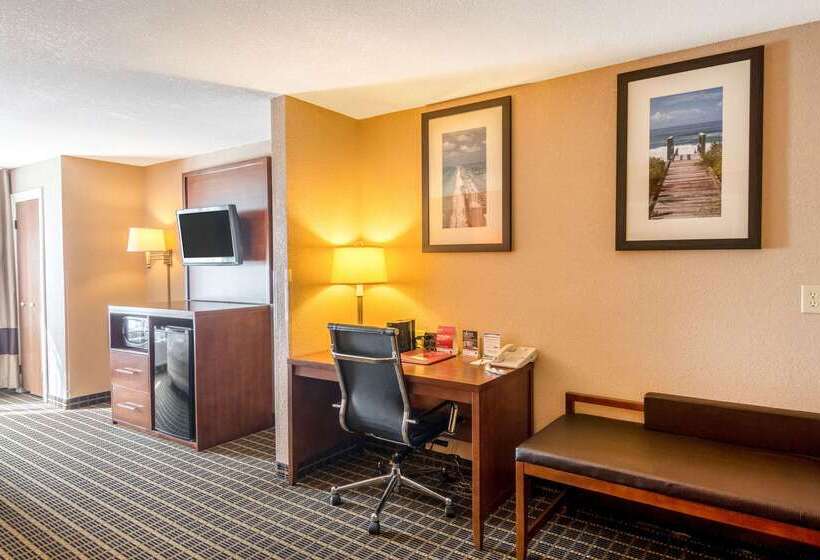 فندق Comfort Suites