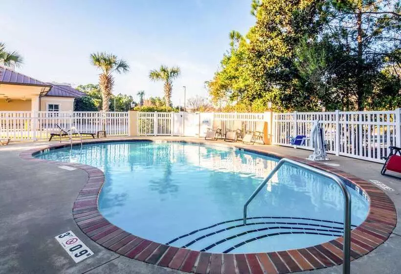 호텔 Comfort Suites