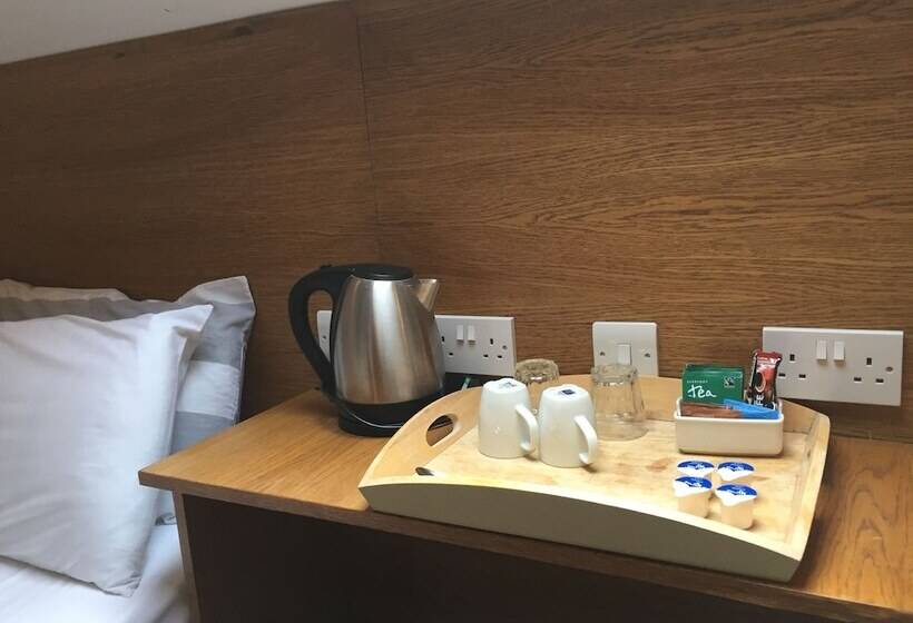 هتل Edinburgh House