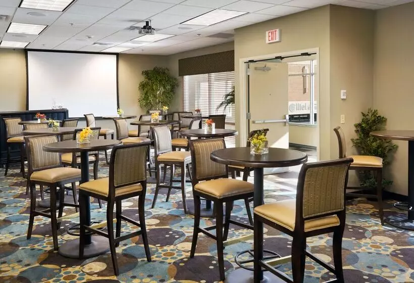 هتل Hilton Garden Inn Mankato Downtown