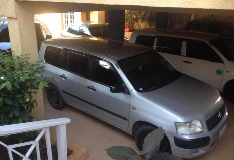 هتل Moxons Beach Club