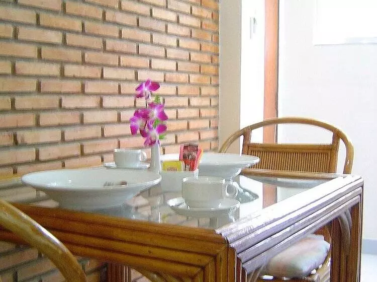 Отель Sunset Mansion