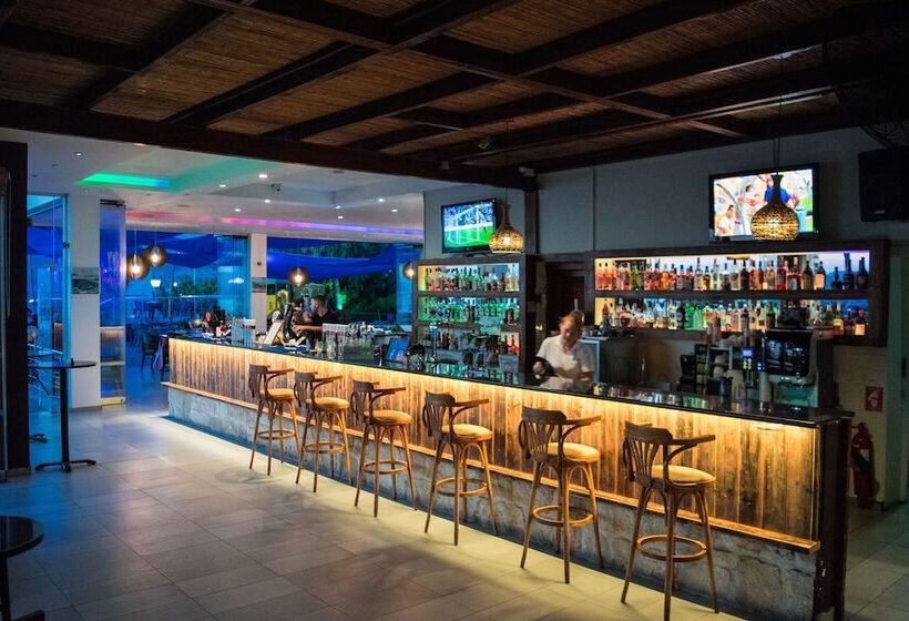 בית מלון כפרי Theo Sunset Bay