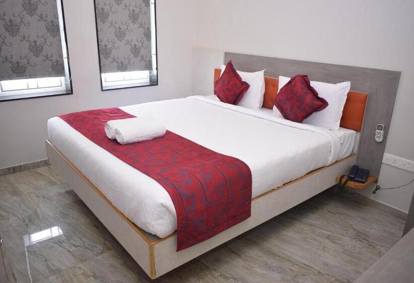 فندق Classio Residency