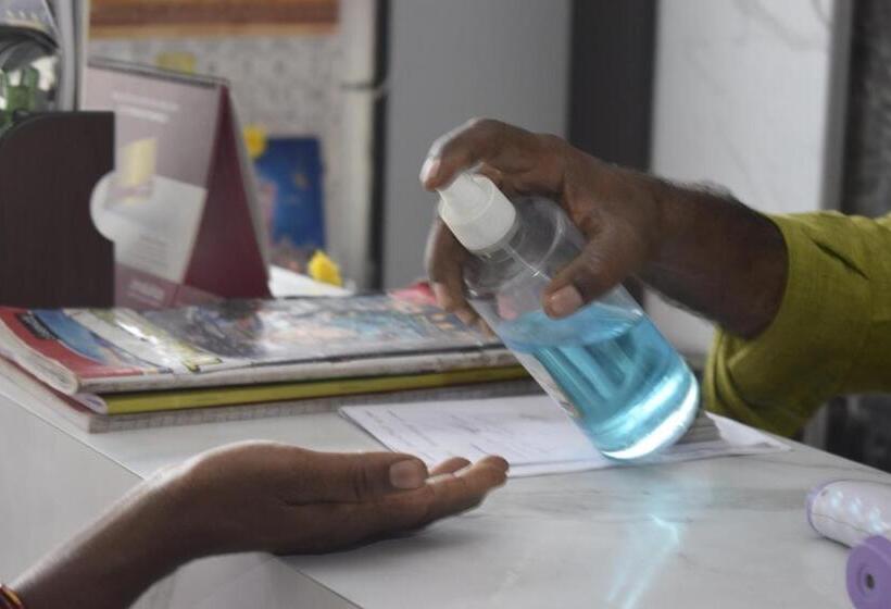 فندق Classio Residency