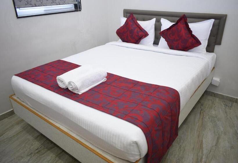 فندق Classio Residency