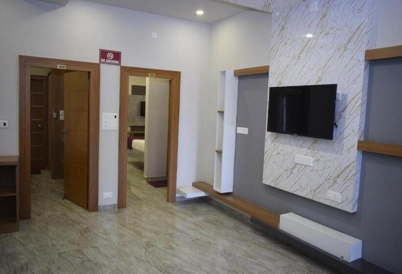 فندق Classio Residency