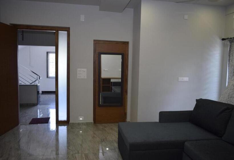 فندق Classio Residency