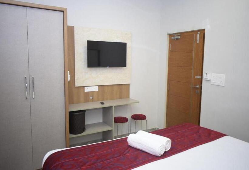 فندق Classio Residency