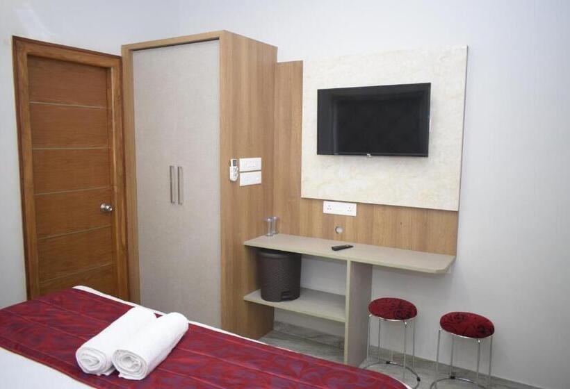 فندق Classio Residency