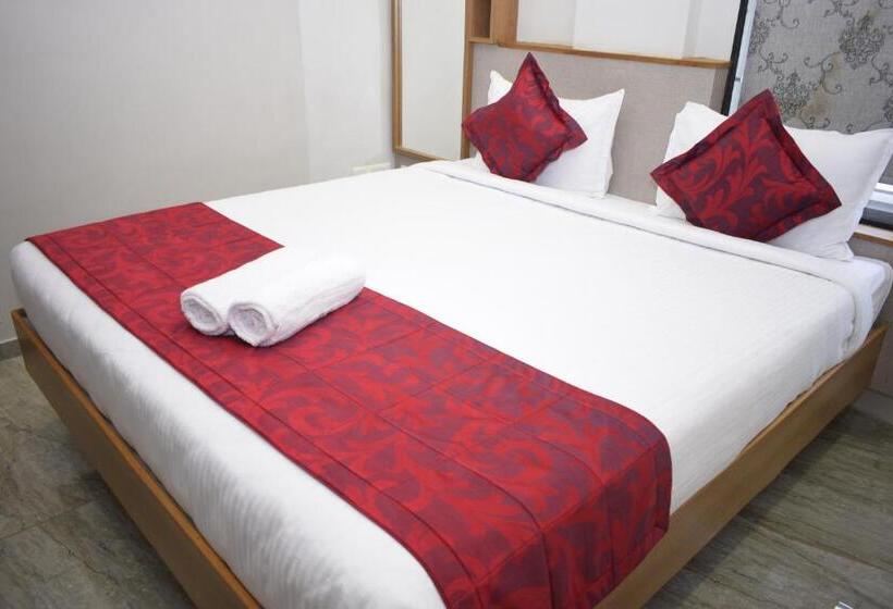 فندق Classio Residency