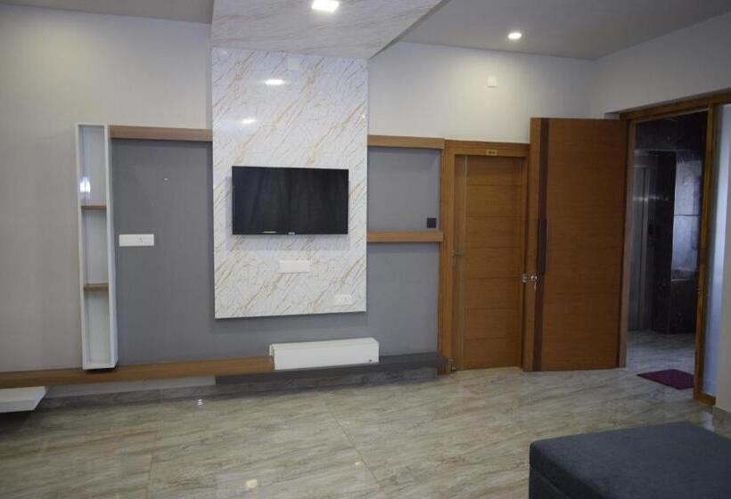 فندق Classio Residency