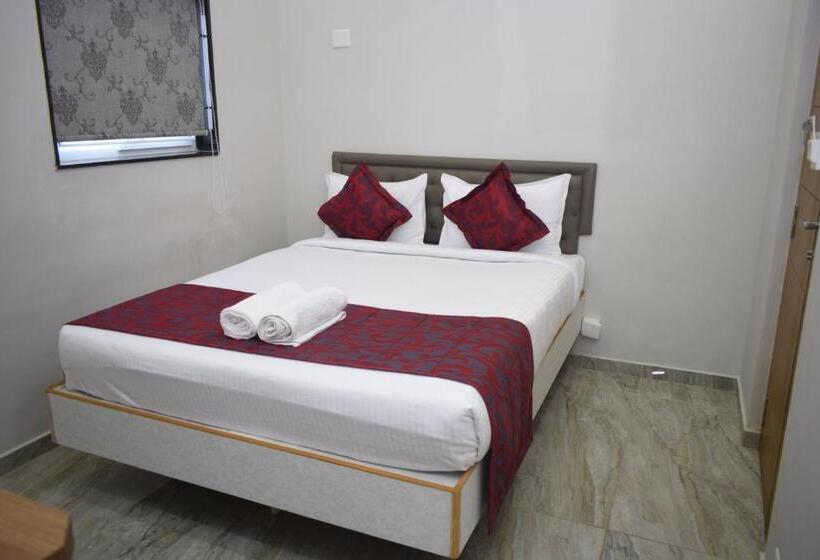 فندق Classio Residency