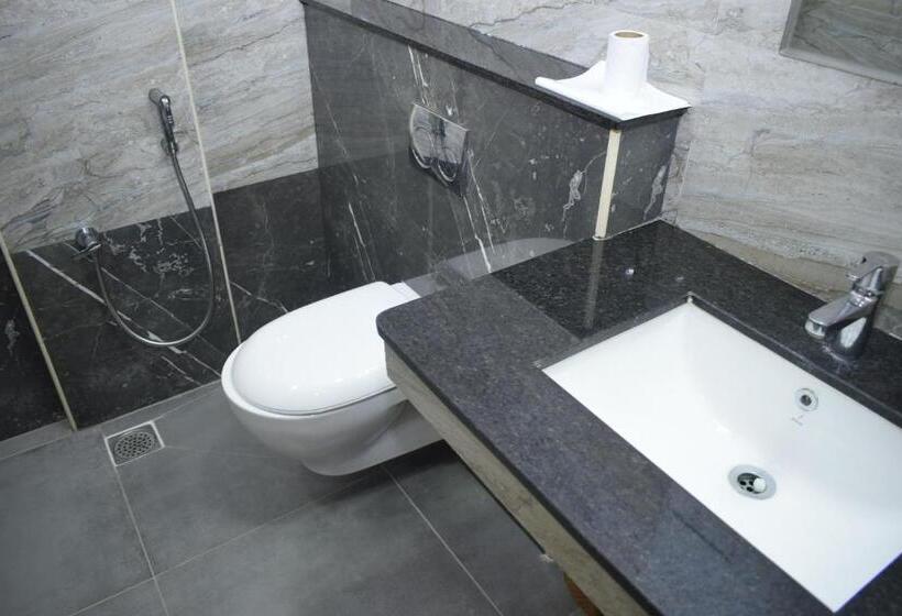 فندق Classio Residency