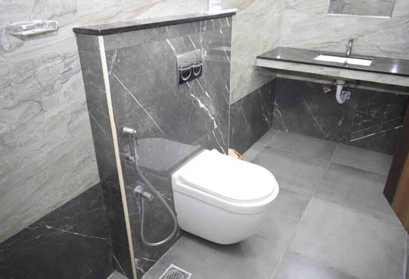 فندق Classio Residency