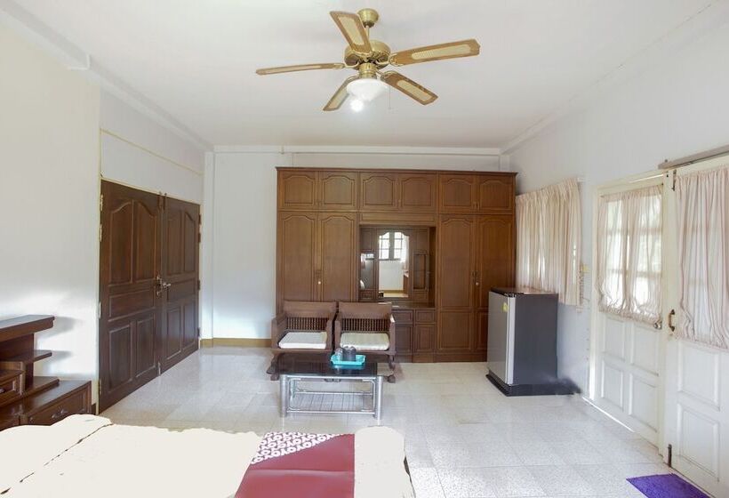 בית מלון כפרי Oyo 75357 Thipsiri Home