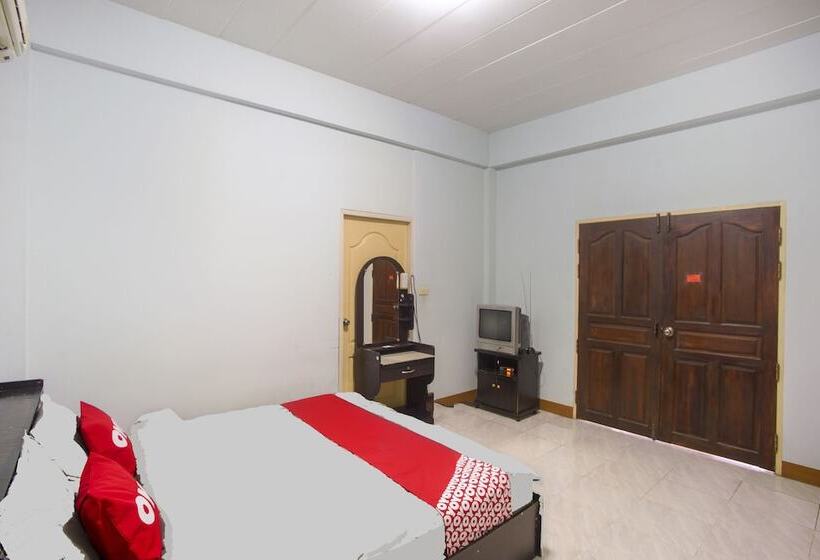 בית מלון כפרי Oyo 75357 Thipsiri Home