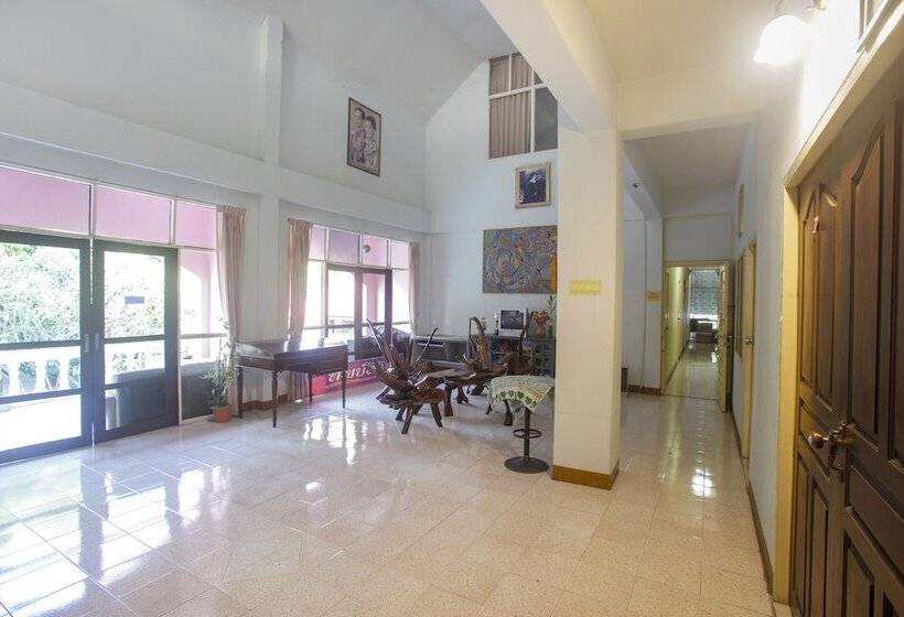 בית מלון כפרי Oyo 75357 Thipsiri Home