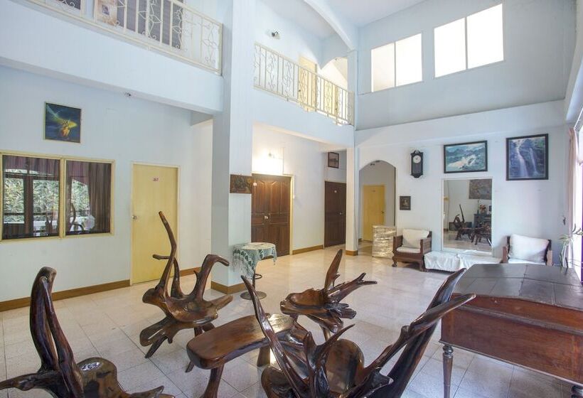 בית מלון כפרי Oyo 75357 Thipsiri Home