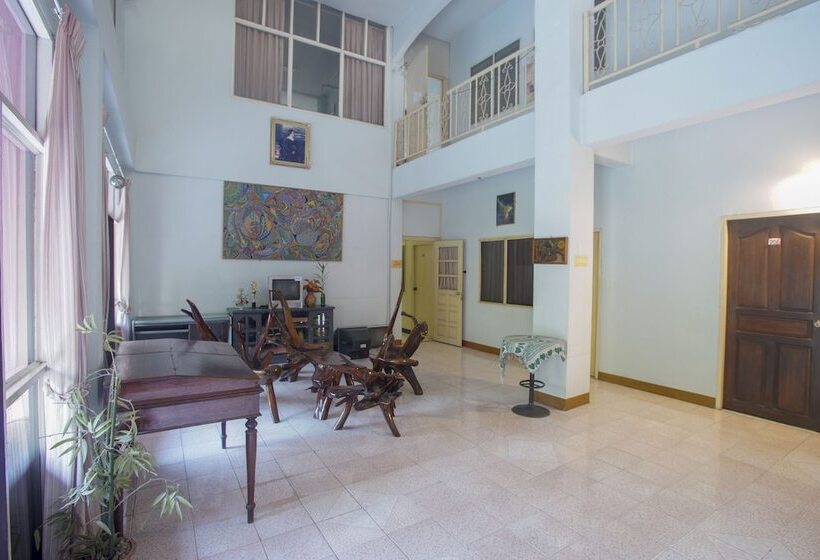 בית מלון כפרי Oyo 75357 Thipsiri Home