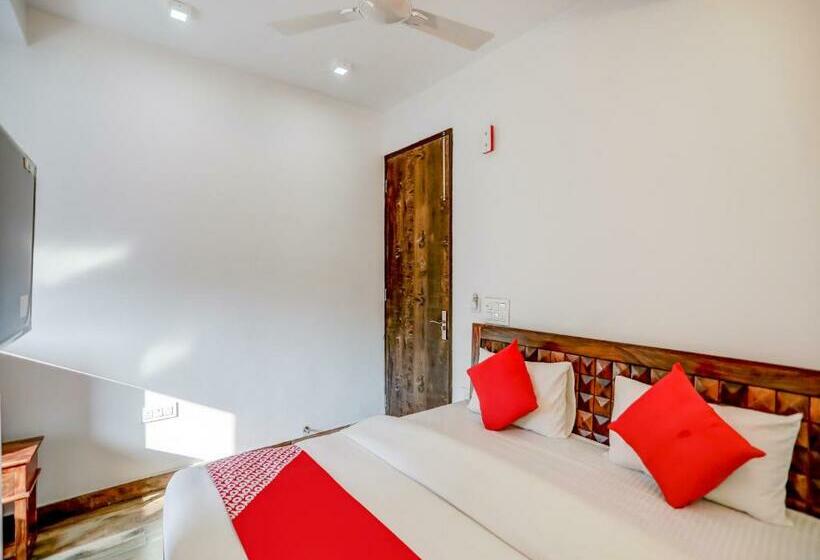 Hotel Oyo 76554 Blu Lagoon