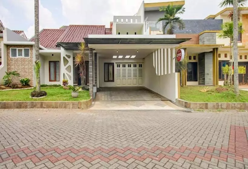 ホテル Oyo 90006 Dieng Ellen S House Syariah