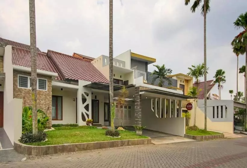 ホテル Oyo 90006 Dieng Ellen S House Syariah