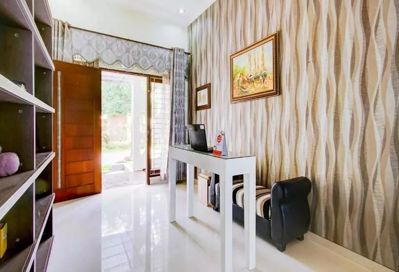 ホテル Oyo 90006 Dieng Ellen S House Syariah