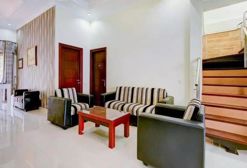 ホテル Oyo 90006 Dieng Ellen S House Syariah