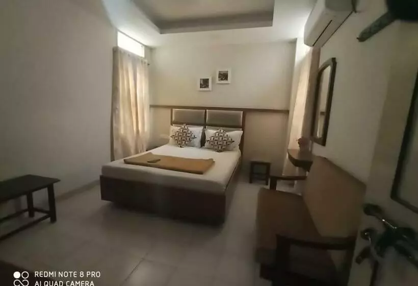 ホテル Sarovar Inn