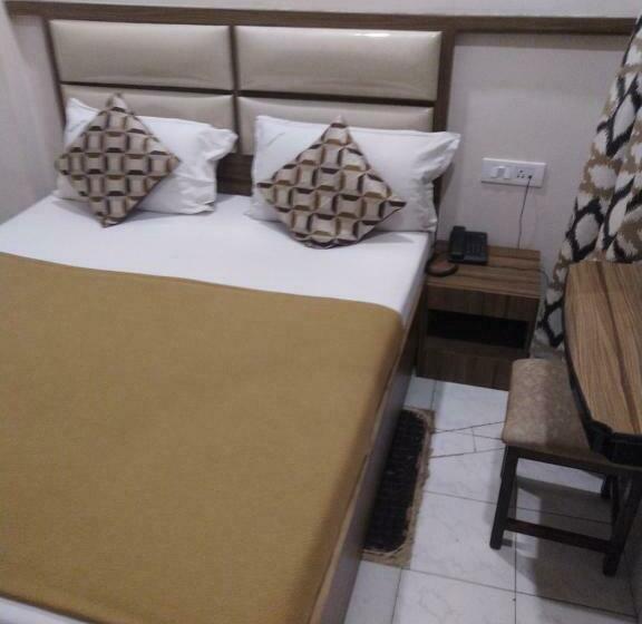 בית מלון כפרי Sarovar Inn