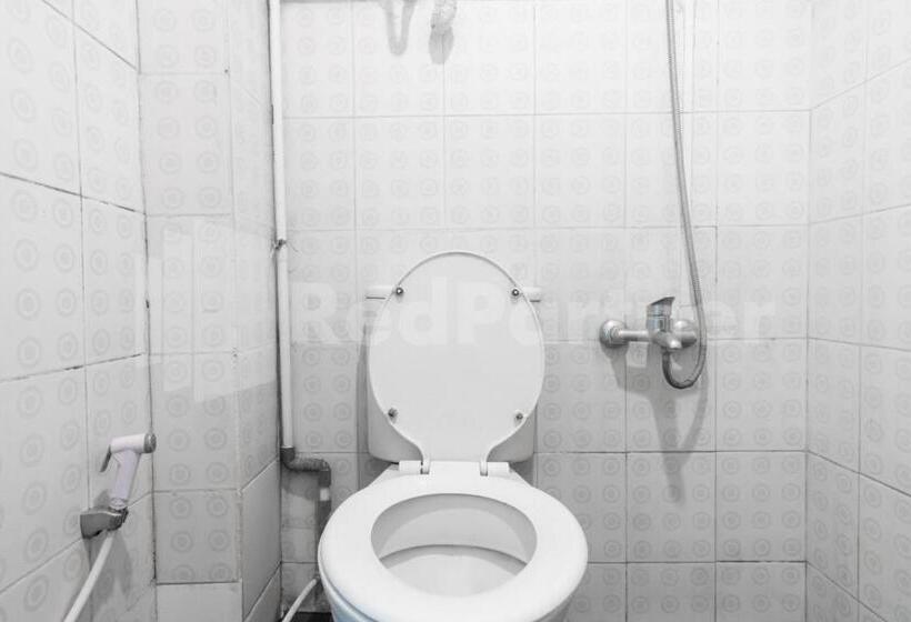 Hotel Teratai Guesthouse At Rs Adam Malik Medan Mitra Reddoorz