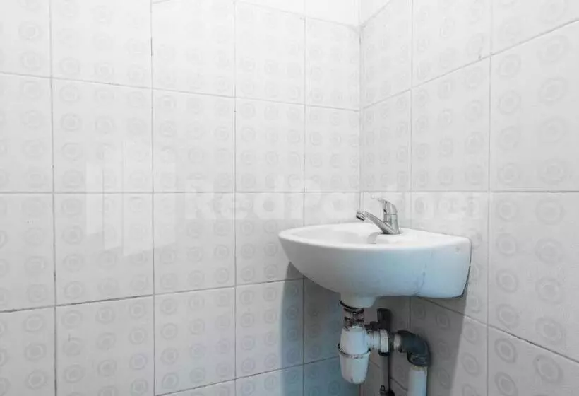 ホテル Teratai Guesthouse At Rs Adam Malik Medan Mitra Reddoorz