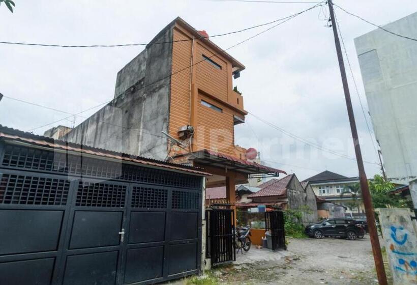 Hotel Teratai Guesthouse At Rs Adam Malik Medan Mitra Reddoorz