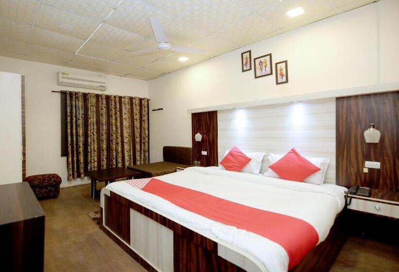 Hotelli Vaccinated Staff Spot On 74621  E Square Nxt