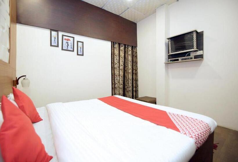 Hotelli Vaccinated Staff Spot On 74621  E Square Nxt